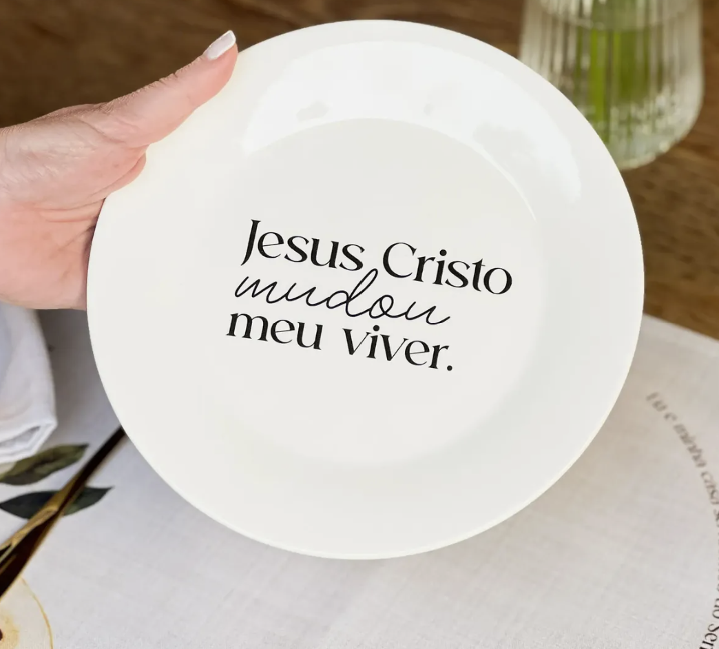 Prato de porcelana 28cm branca ornamentado com decalque